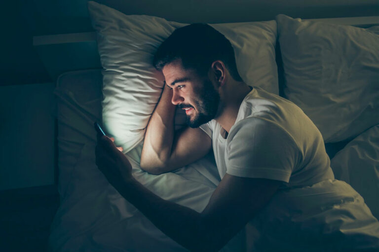 11 bad smartphone habits to stop